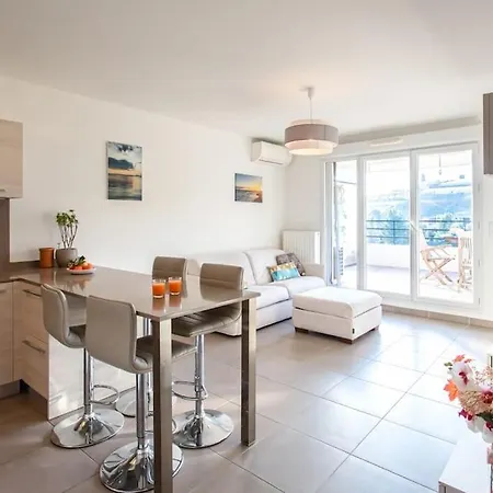 L8 Calm, Panoramic Sea View Withterrace, Parking & Ac Apartamento