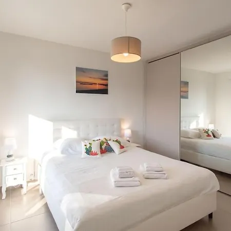 L8 Calm, Panoramic Sea View Withterrace, Parking & Ac Apartamento *