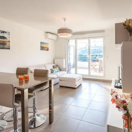 L8 Calm, Panoramic Sea View Withterrace, Parking & Ac Apartamento *