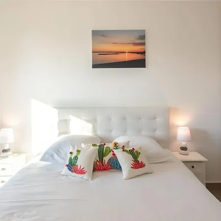 L8 Calm, Panoramic Sea View Withterrace, Parking & Ac 생로랑뒤바르